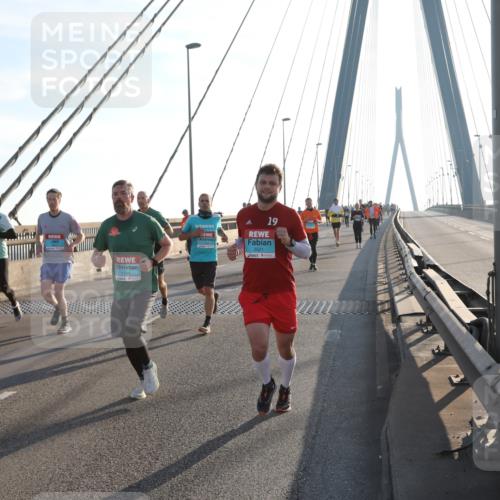 03.10.2025 - Köhlbrandbrückenlauf Yannick Fuchs http://msf.ph/oto/9140832 03.10.2025 08:25:44 Position 2 1105, 19, 3521 meine-sportfotos.de