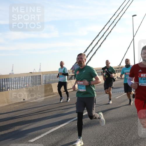 03.10.2025 - Köhlbrandbrückenlauf Yannick Fuchs http://msf.ph/oto/9140840 03.10.2025 08:25:44 Position 2 1105, 19, 3521 meine-sportfotos.de
