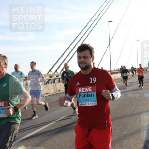 03.10.2025 - Köhlbrandbrückenlauf Yannick Fuchs http://msf.ph/oto/9140853 03.10.2025 08:25:45 Position 2 1105, 19, 3521 meine-sportfotos.de