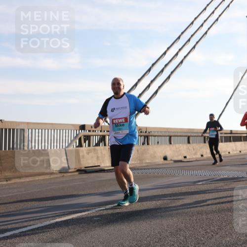 03.10.2025 - Köhlbrandbrückenlauf Yannick Fuchs http://msf.ph/oto/9141026 03.10.2025 08:25:56 Position 2 1351, 1045 meine-sportfotos.de