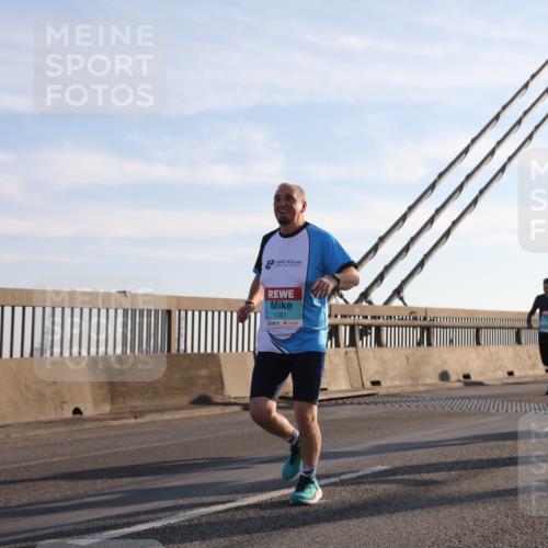 03.10.2025 - Köhlbrandbrückenlauf Yannick Fuchs http://msf.ph/oto/9141036 03.10.2025 08:25:56 Position 2 1351, 1045 meine-sportfotos.de