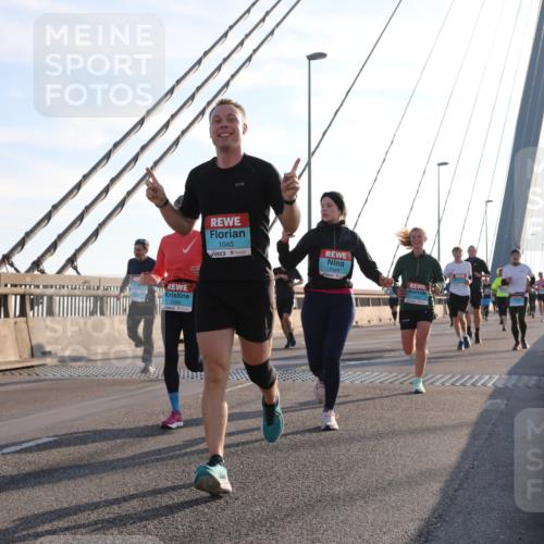03.10.2025 - Köhlbrandbrückenlauf Yannick Fuchs http://msf.ph/oto/9141049 03.10.2025 08:25:57 Position 2 1595, 1045, 1449 meine-sportfotos.de