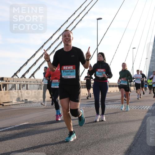 03.10.2025 - Köhlbrandbrückenlauf Yannick Fuchs http://msf.ph/oto/9141052 03.10.2025 08:25:57 Position 2 1045, 1449, 1595 meine-sportfotos.de