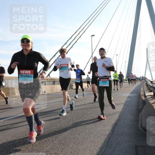 03.10.2025 - Köhlbrandbrückenlauf Yannick Fuchs http://msf.ph/oto/9141120 03.10.2025 08:26:01 Position 2 1353, 3111, 3344 meine-sportfotos.de