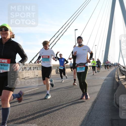 03.10.2025 - Köhlbrandbrückenlauf Yannick Fuchs http://msf.ph/oto/9141125 03.10.2025 08:26:01 Position 2 1353, 3111, 3344 meine-sportfotos.de