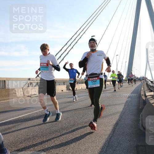 03.10.2025 - Köhlbrandbrückenlauf Yannick Fuchs http://msf.ph/oto/9141129 03.10.2025 08:26:01 Position 2 1353, 3111, 3344 meine-sportfotos.de