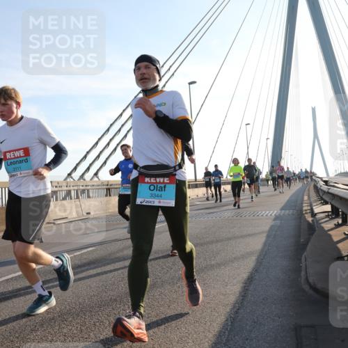 03.10.2025 - Köhlbrandbrückenlauf Yannick Fuchs http://msf.ph/oto/9141138 03.10.2025 08:26:01 Position 2 3111, 3344 meine-sportfotos.de