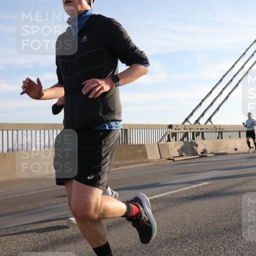 03.10.2025 - Köhlbrandbrückenlauf Yannick Fuchs http://msf.ph/oto/9141153 03.10.2025 08:26:03 Position 2  meine-sportfotos.de