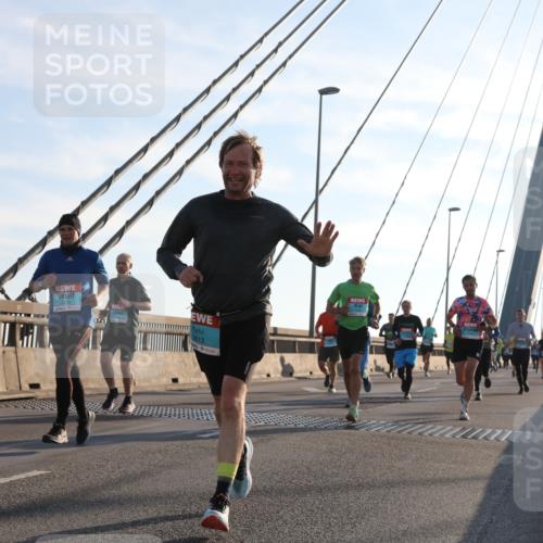 03.10.2025 - Köhlbrandbrückenlauf Yannick Fuchs http://msf.ph/oto/9141178 03.10.2025 08:26:05 Position 2 1370, 3813 meine-sportfotos.de