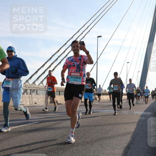 03.10.2025 - Köhlbrandbrückenlauf Yannick Fuchs http://msf.ph/oto/9141222 03.10.2025 08:26:08 Position 2 1080, 1328, 1039 meine-sportfotos.de