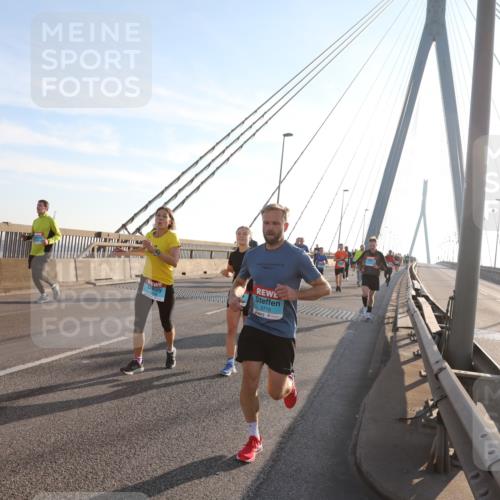 03.10.2025 - Köhlbrandbrückenlauf Yannick Fuchs http://msf.ph/oto/9141356 03.10.2025 08:26:15 Position 2 3227, 3710 meine-sportfotos.de