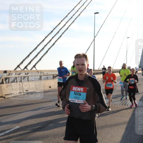 03.10.2025 - Köhlbrandbrückenlauf Yannick Fuchs http://msf.ph/oto/9141421 03.10.2025 08:26:17 Position 2 3708, 1623 meine-sportfotos.de