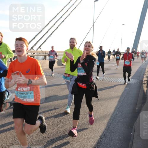 03.10.2025 - Köhlbrandbrückenlauf Yannick Fuchs http://msf.ph/oto/9141476 03.10.2025 08:26:19 Position 2 3497, 3496, 1294 meine-sportfotos.de