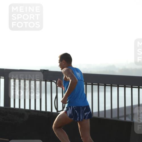 03.10.2025 - Köhlbrandbrückenlauf Yannick Fuchs http://msf.ph/oto/9141533 03.10.2025 08:26:24 Position 2  meine-sportfotos.de