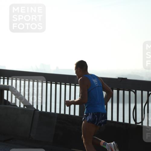 03.10.2025 - Köhlbrandbrückenlauf Yannick Fuchs http://msf.ph/oto/9141544 03.10.2025 08:26:24 Position 2  meine-sportfotos.de