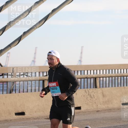 03.10.2025 - Köhlbrandbrückenlauf Yannick Fuchs http://msf.ph/oto/9141600 03.10.2025 08:26:35 Position 2 2661 meine-sportfotos.de