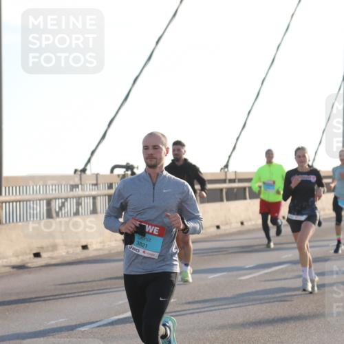 03.10.2025 - Köhlbrandbrückenlauf Yannick Fuchs http://msf.ph/oto/9141657 03.10.2025 08:26:40 Position 2 3821 meine-sportfotos.de
