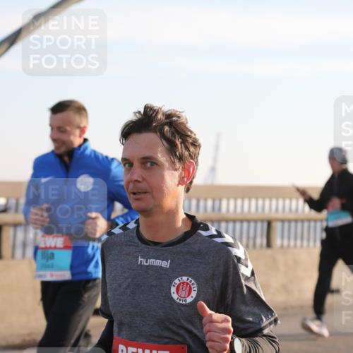 03.10.2025 - Köhlbrandbrückenlauf Yannick Fuchs http://msf.ph/oto/9141675 03.10.2025 08:26:46 Position 2 1910 meine-sportfotos.de