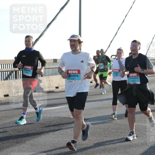 03.10.2025 - Köhlbrandbrückenlauf Yannick Fuchs http://msf.ph/oto/9141863 03.10.2025 08:27:06 Position 2 3188, 3481, 1944, 1506 meine-sportfotos.de