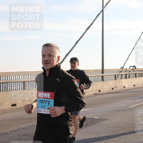 03.10.2025 - Köhlbrandbrückenlauf Yannick Fuchs http://msf.ph/oto/9141899 03.10.2025 08:27:09 Position 2 1397, 1496 meine-sportfotos.de