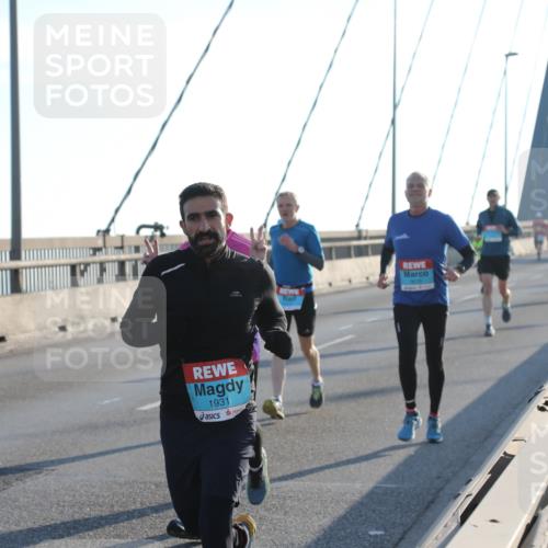 03.10.2025 - Köhlbrandbrückenlauf Yannick Fuchs http://msf.ph/oto/9141970 03.10.2025 08:27:16 Position 2 1931 meine-sportfotos.de