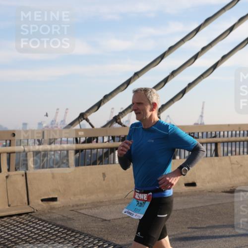 03.10.2025 - Köhlbrandbrückenlauf Yannick Fuchs http://msf.ph/oto/9142015 03.10.2025 08:27:19 Position 2 1319 meine-sportfotos.de