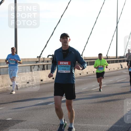 03.10.2025 - Köhlbrandbrückenlauf Yannick Fuchs http://msf.ph/oto/9142019 03.10.2025 08:27:20 Position 2 3228 meine-sportfotos.de