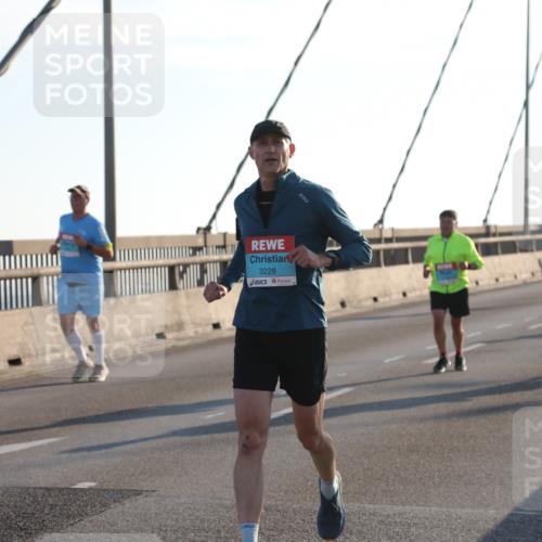 03.10.2025 - Köhlbrandbrückenlauf Yannick Fuchs http://msf.ph/oto/9142022 03.10.2025 08:27:20 Position 2 3228 meine-sportfotos.de
