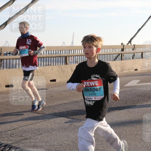 03.10.2025 - Köhlbrandbrückenlauf Yannick Fuchs http://msf.ph/oto/9142108 03.10.2025 08:27:28 Position 2 12, 1173 meine-sportfotos.de
