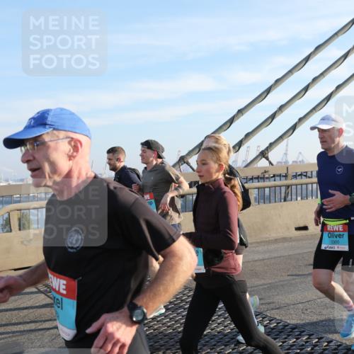 03.10.2025 - Köhlbrandbrückenlauf Yannick Fuchs http://msf.ph/oto/9142261 03.10.2025 08:27:42 Position 2 3300 meine-sportfotos.de