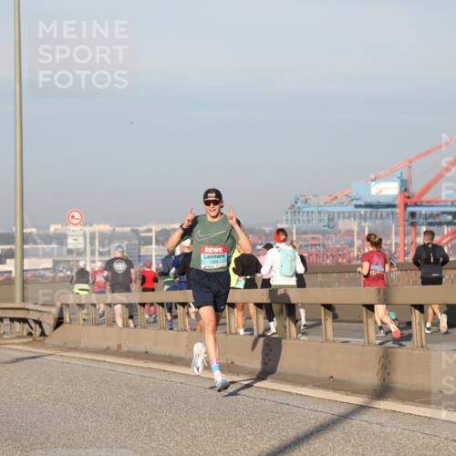 03.10.2025 - Köhlbrandbrückenlauf Yannick Fuchs http://msf.ph/oto/9142313 03.10.2025 08:27:53 Position 2 1008 meine-sportfotos.de