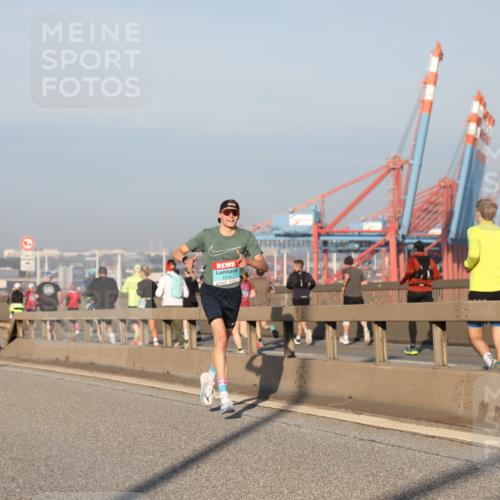 03.10.2025 - Köhlbrandbrückenlauf Yannick Fuchs http://msf.ph/oto/9142323 03.10.2025 08:27:53 Position 2 1008 meine-sportfotos.de