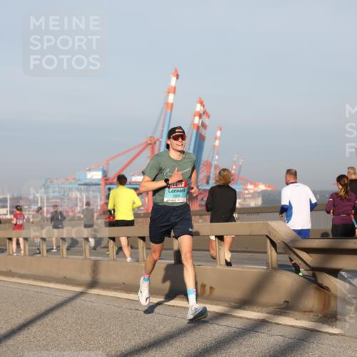 03.10.2025 - Köhlbrandbrückenlauf Yannick Fuchs http://msf.ph/oto/9142344 03.10.2025 08:27:54 Position 2 1008 meine-sportfotos.de