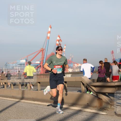 03.10.2025 - Köhlbrandbrückenlauf Yannick Fuchs http://msf.ph/oto/9142348 03.10.2025 08:27:55 Position 2 008 meine-sportfotos.de