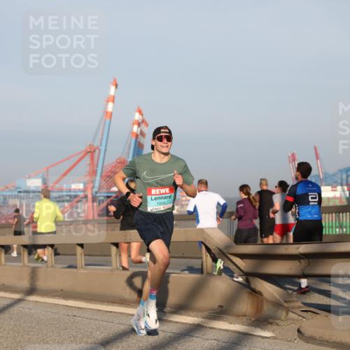 03.10.2025 - Köhlbrandbrückenlauf Yannick Fuchs http://msf.ph/oto/9142351 03.10.2025 08:27:55 Position 2 1008 meine-sportfotos.de