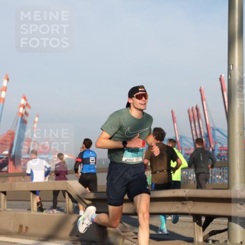 03.10.2025 - Köhlbrandbrückenlauf Yannick Fuchs http://msf.ph/oto/9142365 03.10.2025 08:27:55 Position 2 10 meine-sportfotos.de