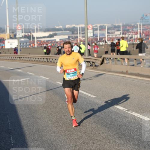 03.10.2025 - Köhlbrandbrückenlauf Yannick Fuchs http://msf.ph/oto/9142379 03.10.2025 08:27:59 Position 2 3590 meine-sportfotos.de