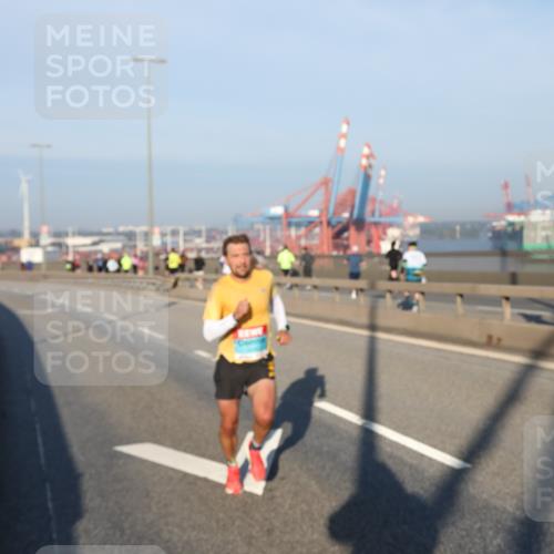 03.10.2025 - Köhlbrandbrückenlauf Yannick Fuchs http://msf.ph/oto/9142415 03.10.2025 08:28:01 Position 2 1 meine-sportfotos.de