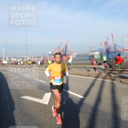 03.10.2025 - Köhlbrandbrückenlauf Yannick Fuchs http://msf.ph/oto/9142426 03.10.2025 08:28:01 Position 2  meine-sportfotos.de