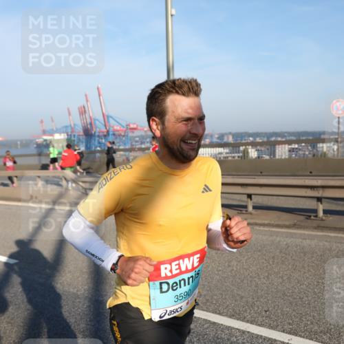 03.10.2025 - Köhlbrandbrückenlauf Yannick Fuchs http://msf.ph/oto/9142446 03.10.2025 08:28:02 Position 2 3590 meine-sportfotos.de