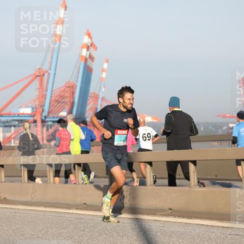 03.10.2025 - Köhlbrandbrückenlauf Yannick Fuchs http://msf.ph/oto/9142514 03.10.2025 08:28:50 Position 2 3760, 69, 2018 meine-sportfotos.de