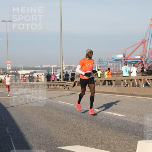 03.10.2025 - Köhlbrandbrückenlauf Yannick Fuchs http://msf.ph/oto/9142561 03.10.2025 08:29:00 Position 2 69 meine-sportfotos.de