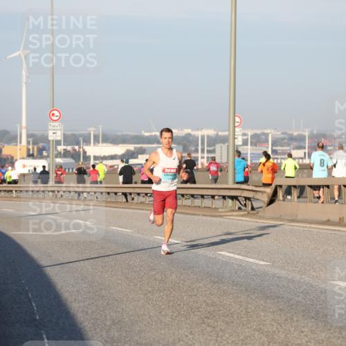 03.10.2025 - Köhlbrandbrückenlauf Yannick Fuchs http://msf.ph/oto/9142576 03.10.2025 08:29:03 Position 2  meine-sportfotos.de