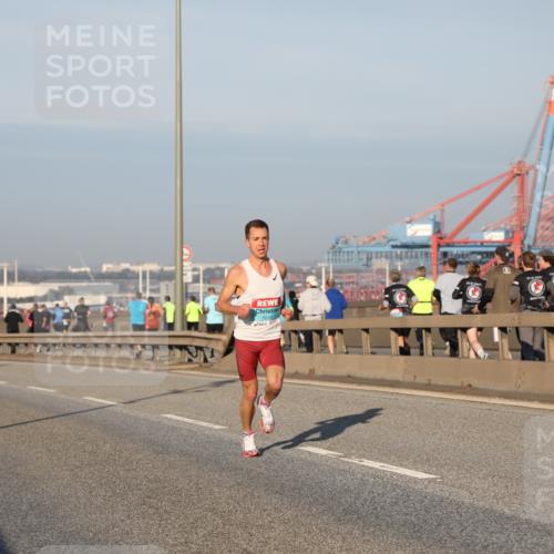03.10.2025 - Köhlbrandbrückenlauf Yannick Fuchs http://msf.ph/oto/9142586 03.10.2025 08:29:05 Position 2 1013 meine-sportfotos.de