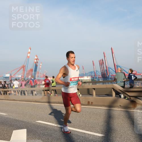 03.10.2025 - Köhlbrandbrückenlauf Yannick Fuchs http://msf.ph/oto/9142596 03.10.2025 08:29:07 Position 2 1013 meine-sportfotos.de