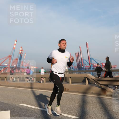 03.10.2025 - Köhlbrandbrückenlauf Yannick Fuchs http://msf.ph/oto/9142620 03.10.2025 08:29:26 Position 2  meine-sportfotos.de