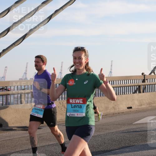 03.10.2025 - Köhlbrandbrückenlauf Yannick Fuchs http://msf.ph/oto/9142653 03.10.2025 08:29:33 Position 2 2990, 1604 meine-sportfotos.de