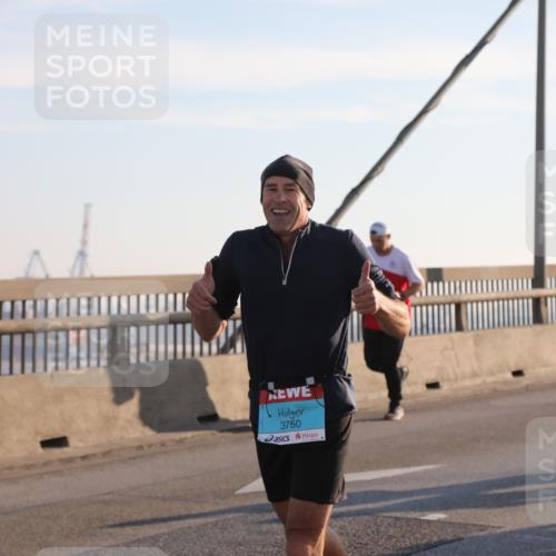 03.10.2025 - Köhlbrandbrückenlauf Yannick Fuchs http://msf.ph/oto/9142670 03.10.2025 08:29:34 Position 2 3750 meine-sportfotos.de