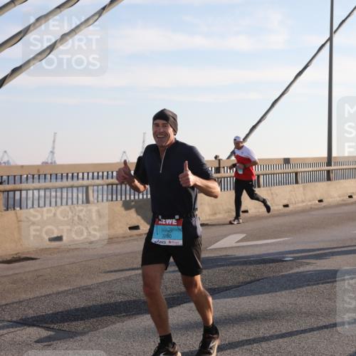 03.10.2025 - Köhlbrandbrückenlauf Yannick Fuchs http://msf.ph/oto/9142674 03.10.2025 08:29:35 Position 2 3750, 1921 meine-sportfotos.de