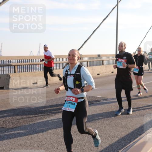 03.10.2025 - Köhlbrandbrückenlauf Yannick Fuchs http://msf.ph/oto/9142692 03.10.2025 08:29:36 Position 2 1919, 1921 meine-sportfotos.de